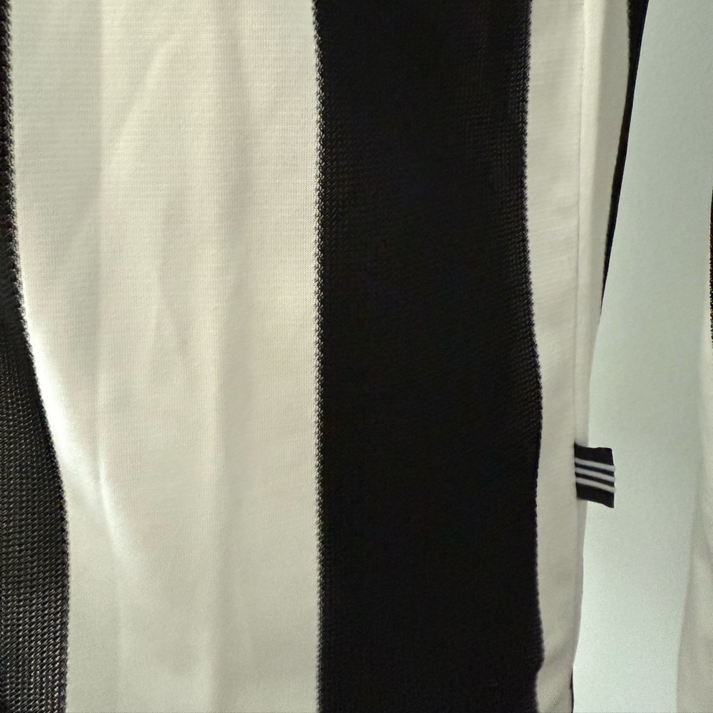 Alan Shearer Newcastle United New Men’s Retro Home Long Sleeve Soccer Jersey - Picture 4 of 10